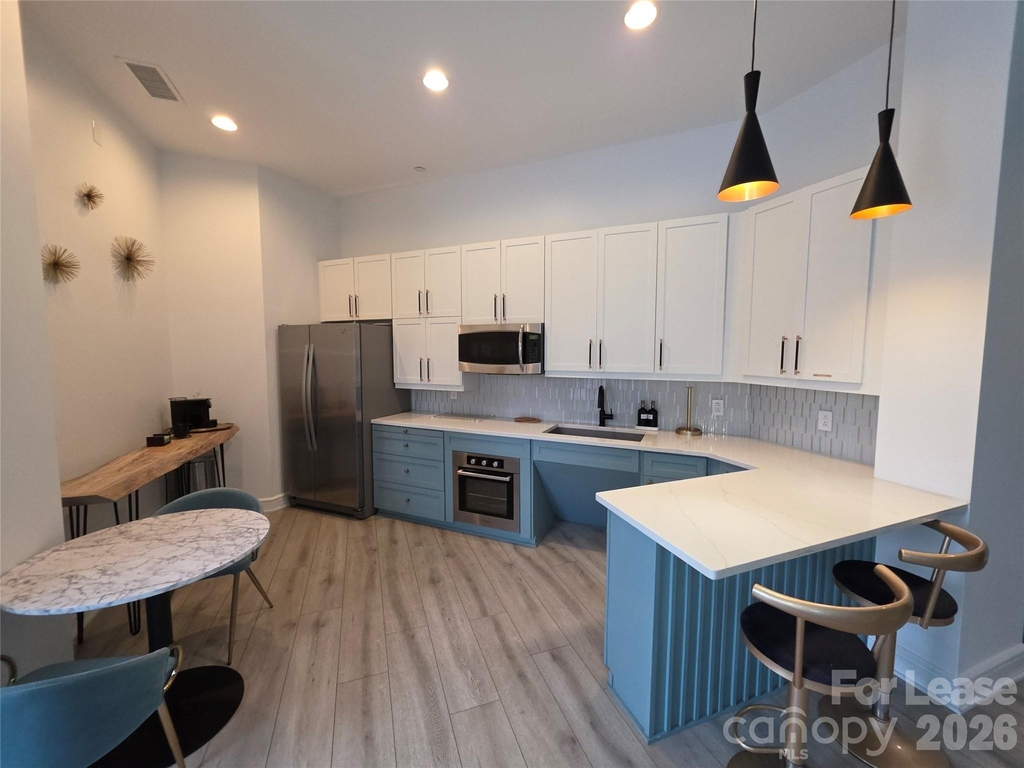333 W Trade Street - Photo 14
