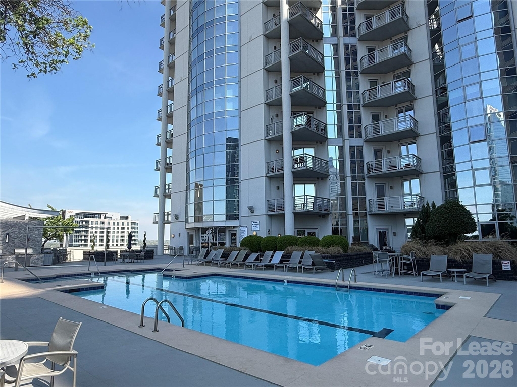 333 W Trade Street - Photo 0