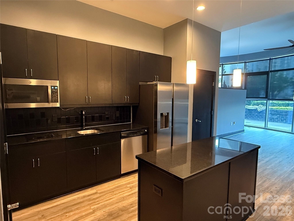 333 W Trade Street - Photo 3