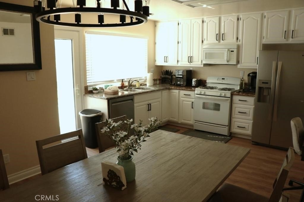 218 Newcastle Avenue - Photo 15