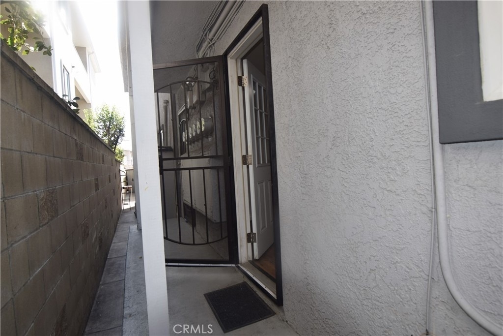 317 Providencia Avenue - Photo 5