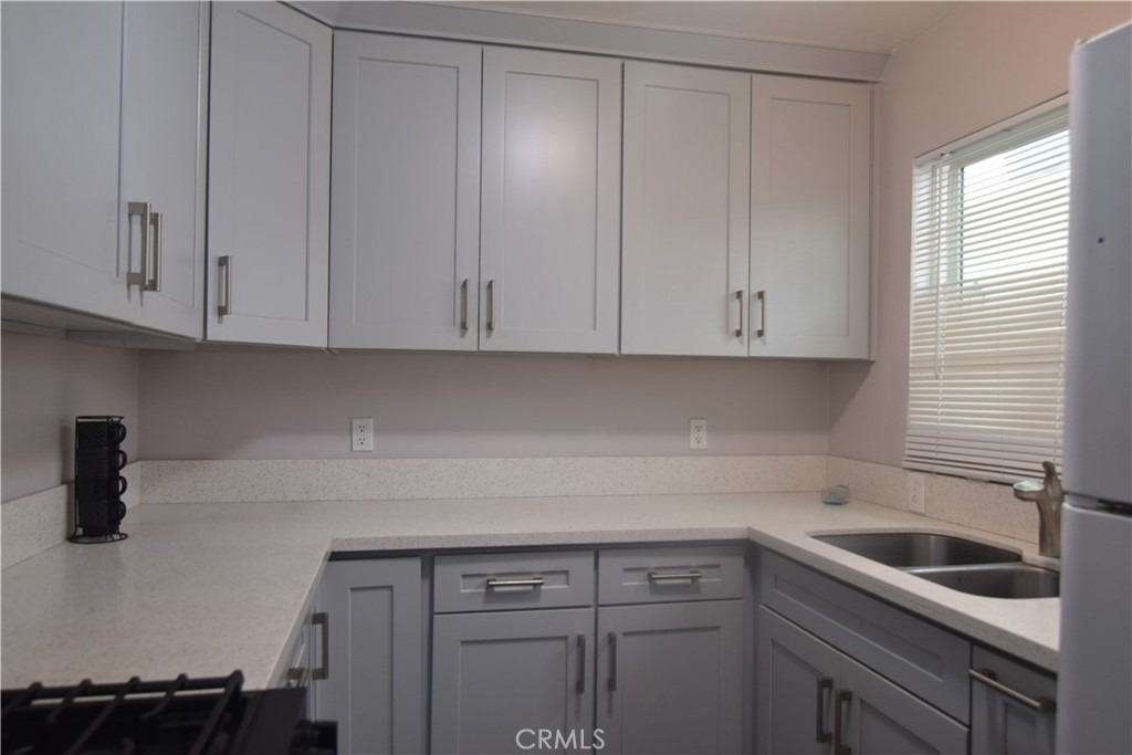 317 Providencia Avenue - Photo 3