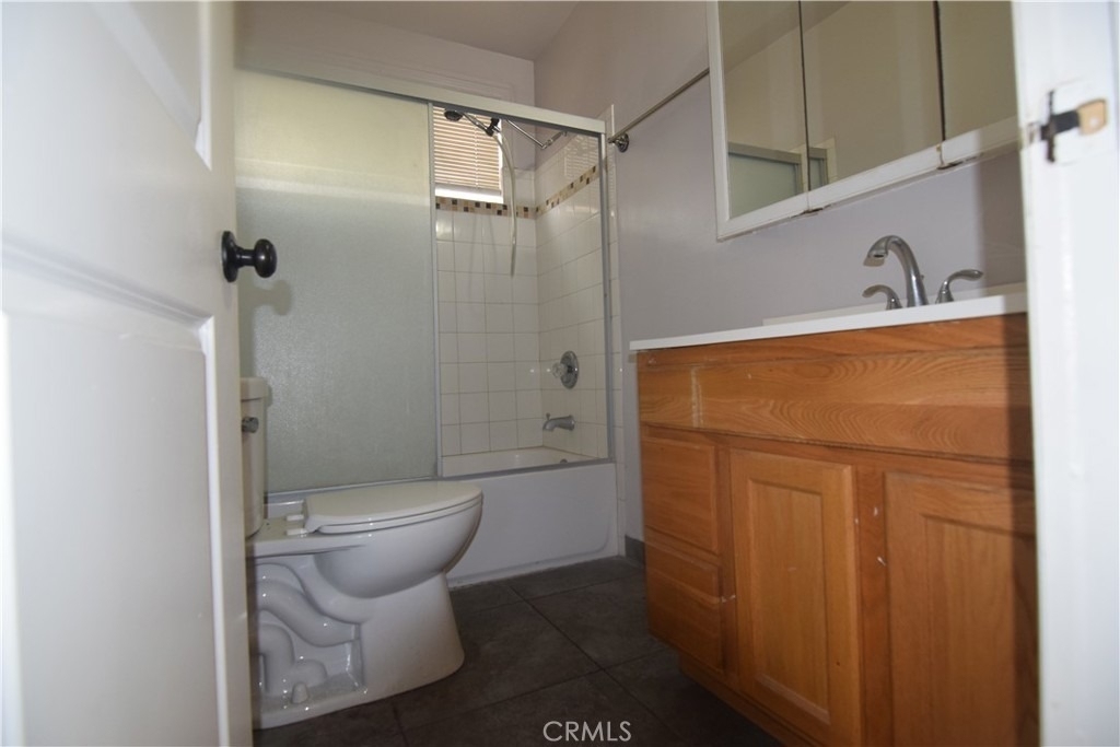 317 Providencia Avenue - Photo 9