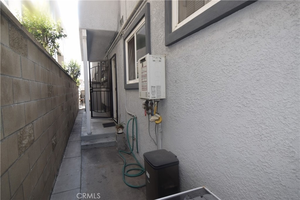 317 Providencia Avenue - Photo 6