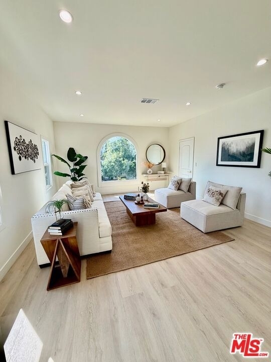 900 N Alfred Street - Photo 1