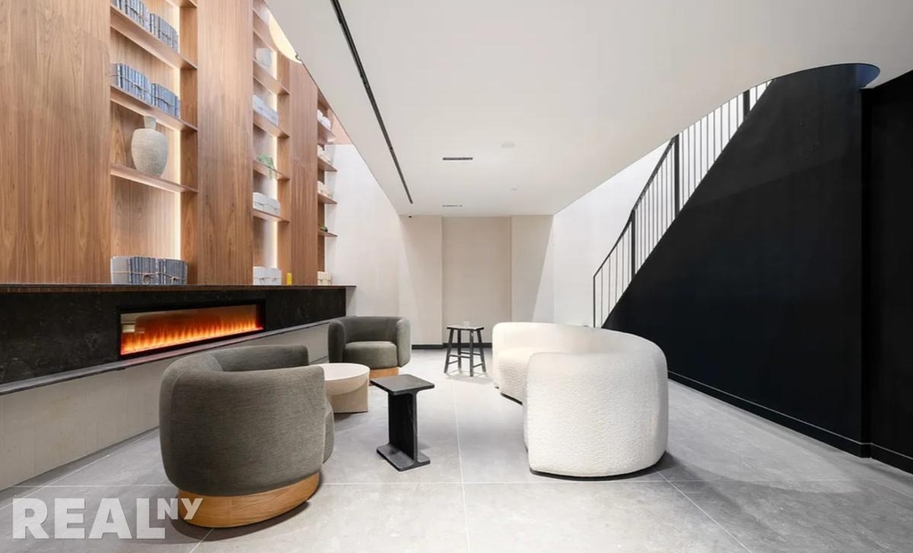 Grand Avenue - Photo 1