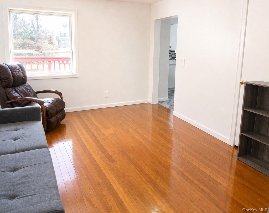 19 Lawrence Avenue - Photo 7