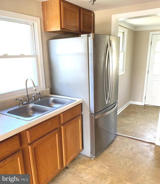 90 Charles Way - Photo 3