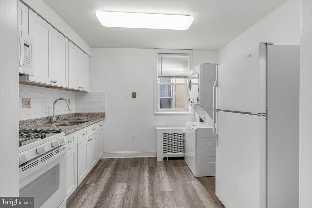2440 Carpenter Street - Photo 2