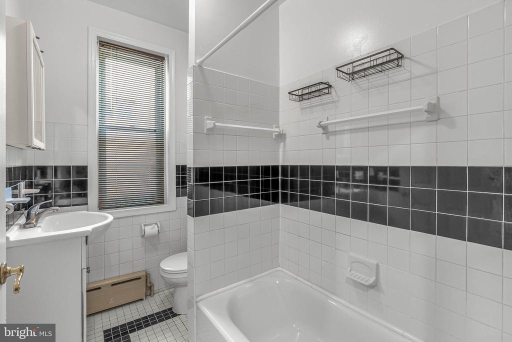 2440 Carpenter Street - Photo 3