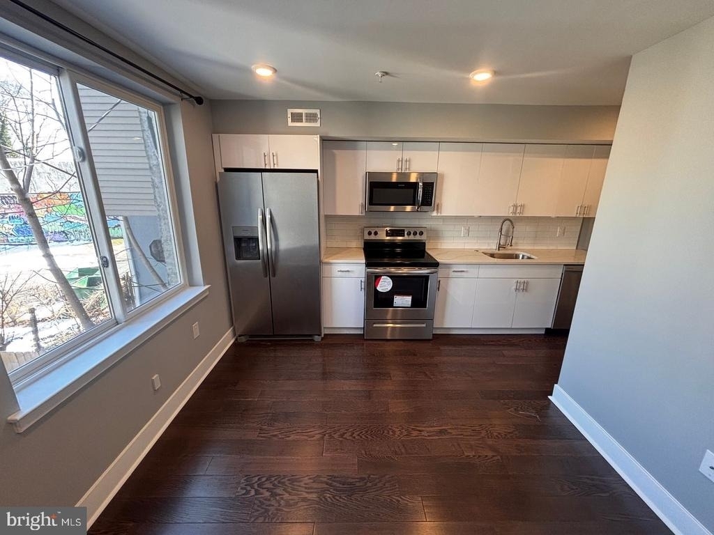 3255 Ridge Avenue - Photo 2