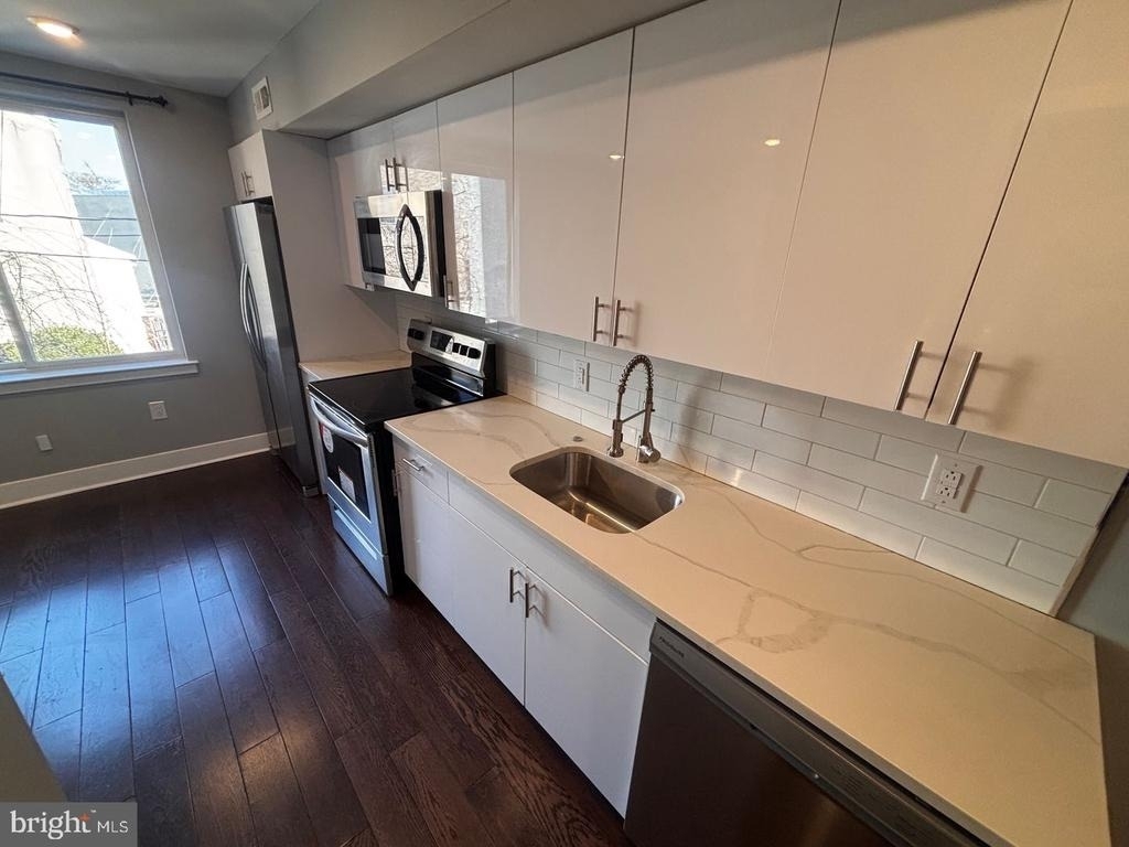 3255 Ridge Avenue - Photo 4