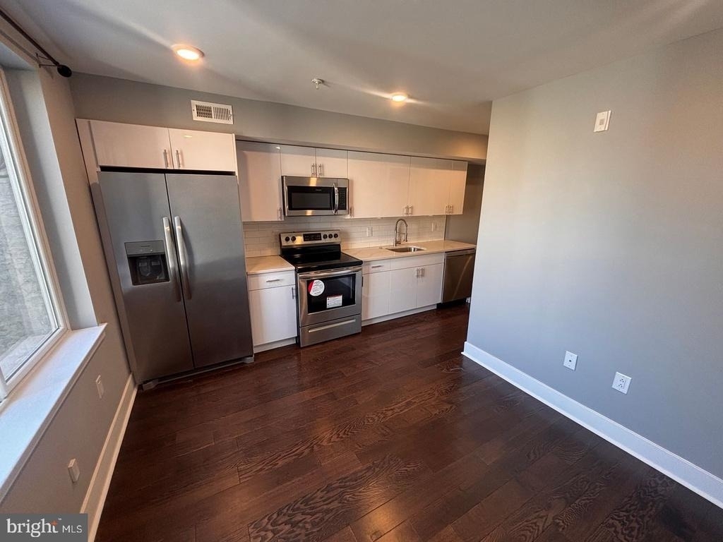 3255 Ridge Avenue - Photo 3