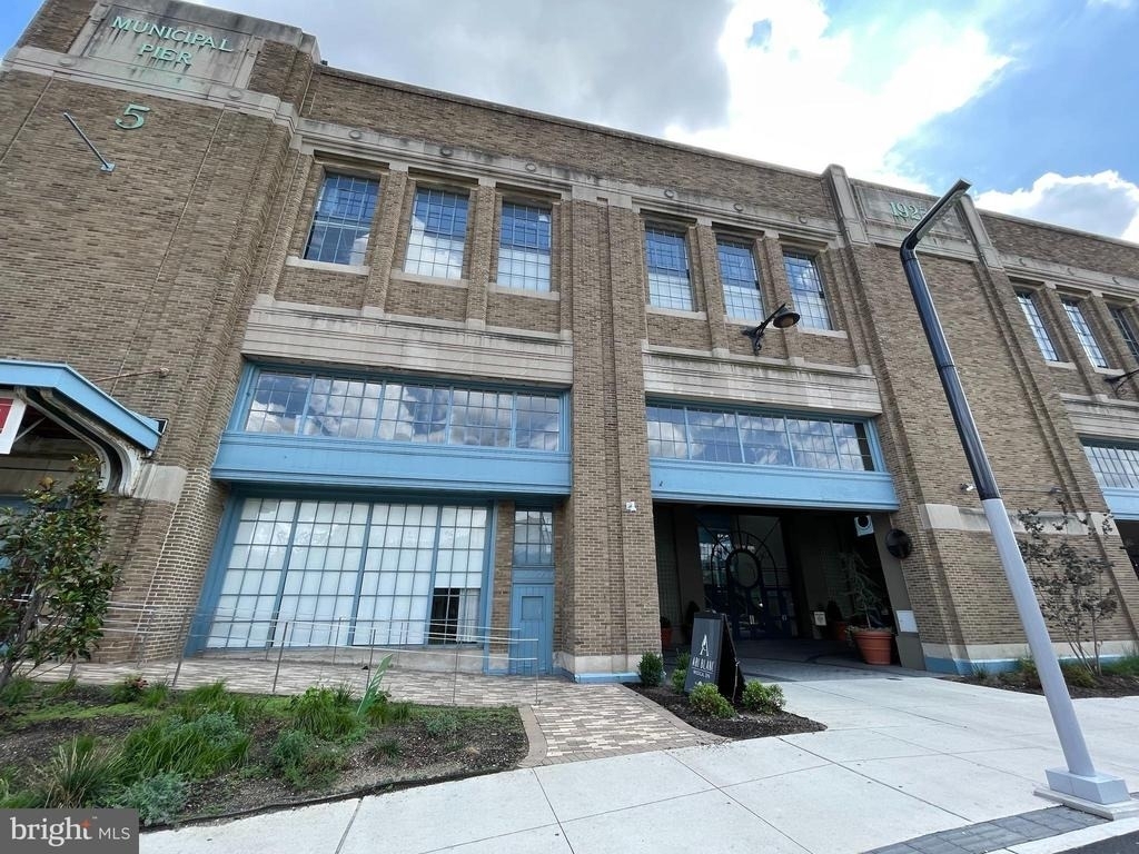 7 N Columbus Boulevard - Photo 0