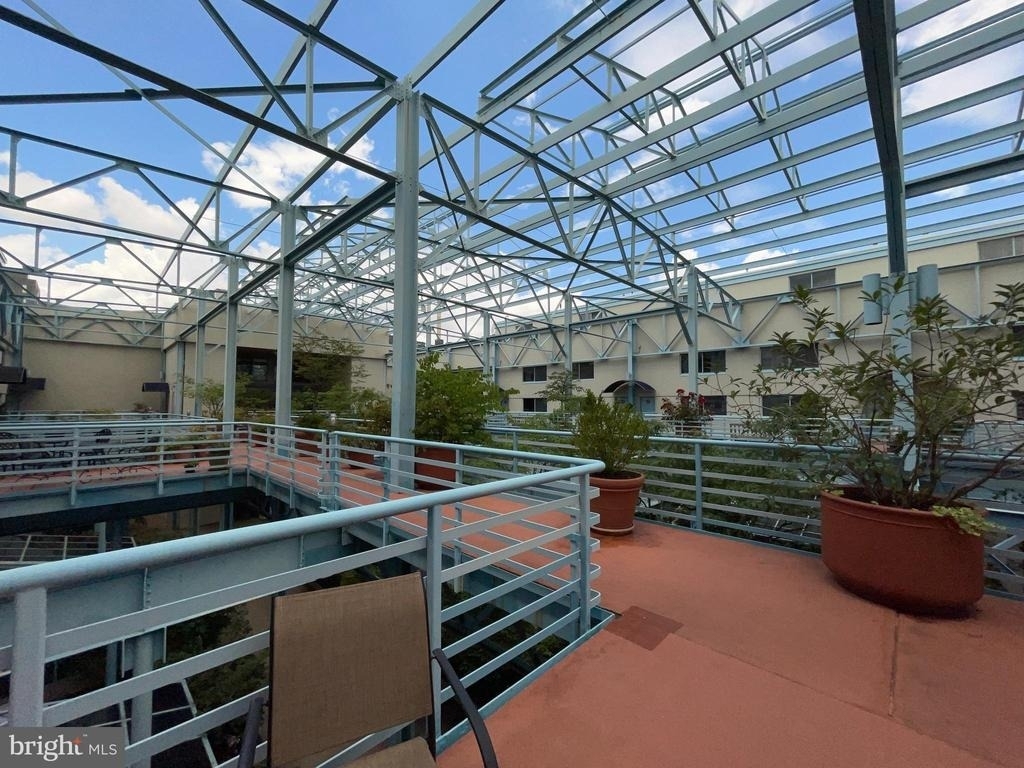 7 N Columbus Boulevard - Photo 37