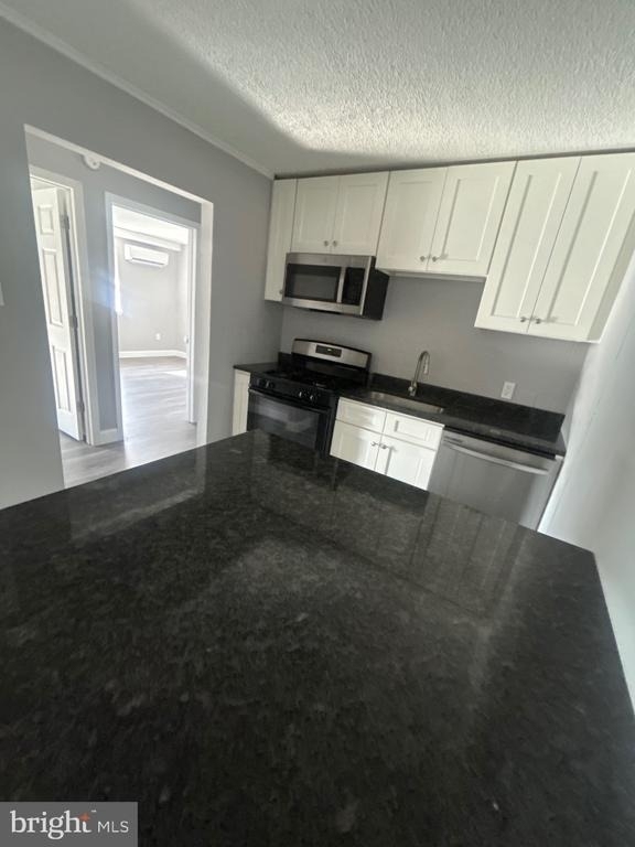 400 Main Street - Photo 2