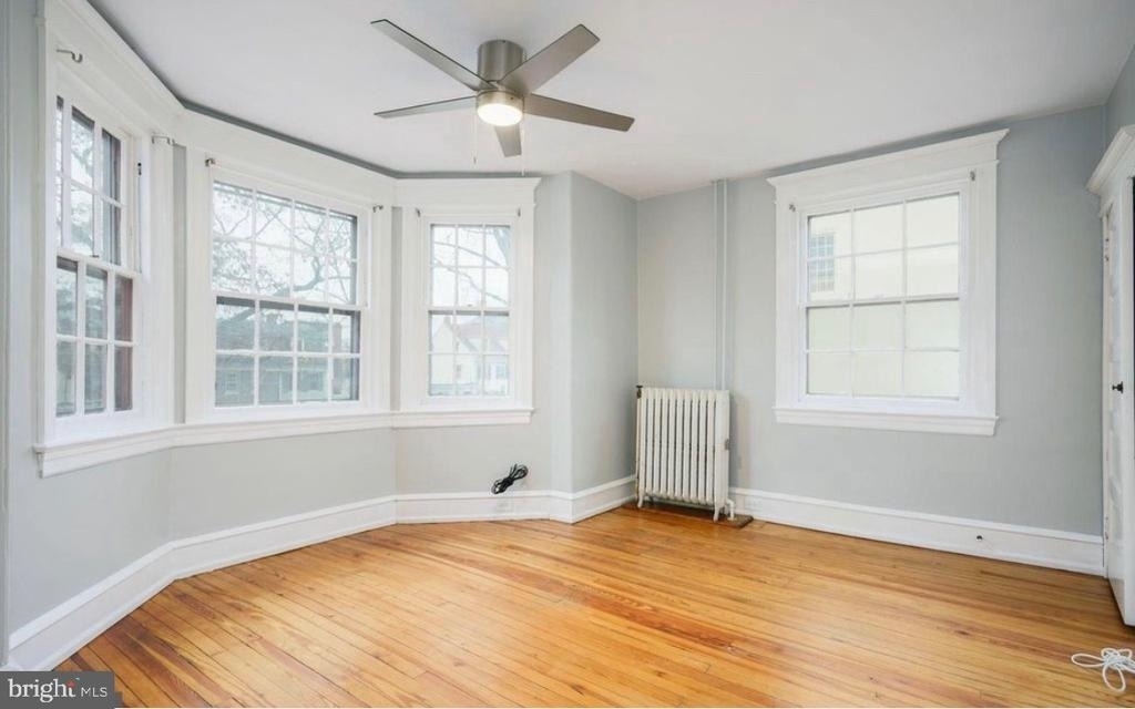 239 Kings Highway E - Photo 2