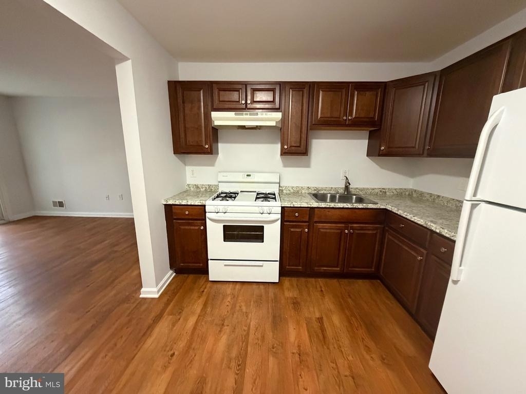 16 Iroquois Drive - Photo 2