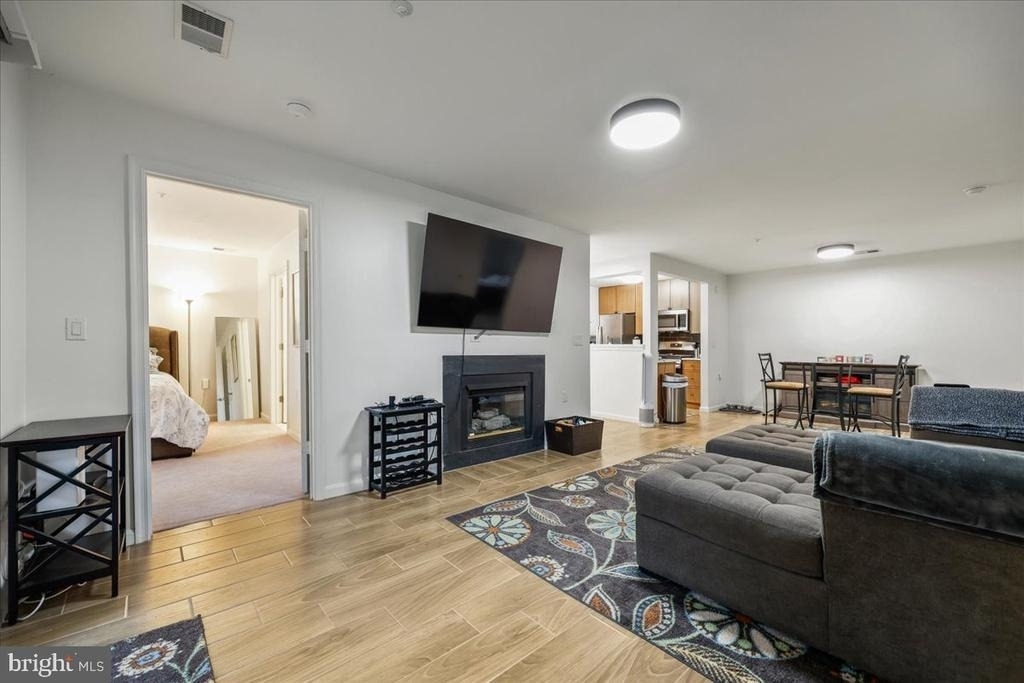 10010 Vanderbilt Circle - Photo 2
