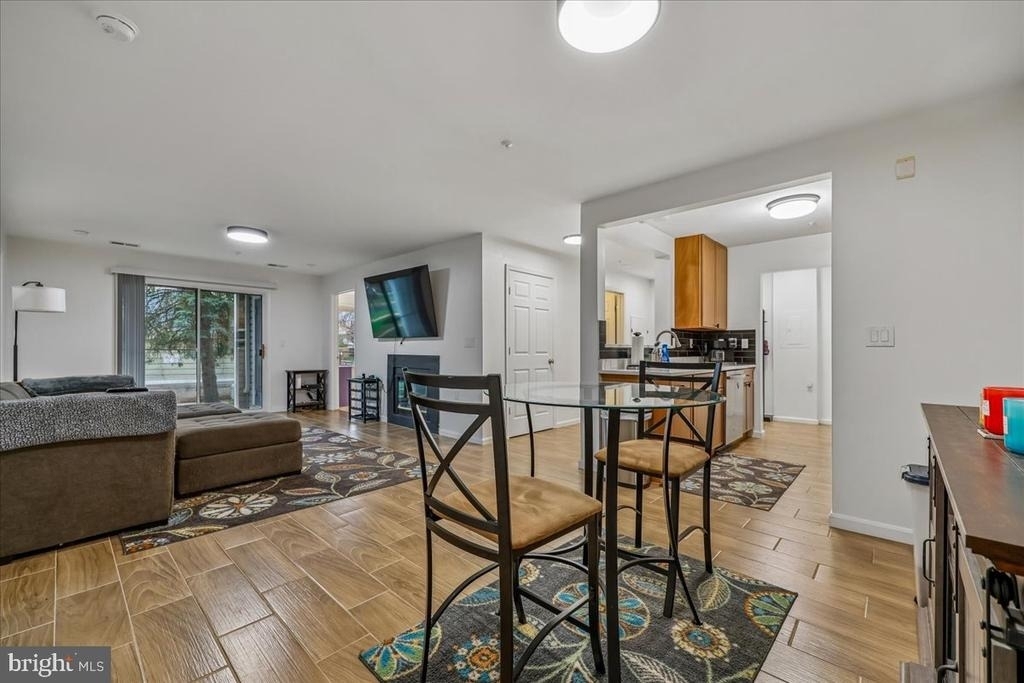 10010 Vanderbilt Circle - Photo 11