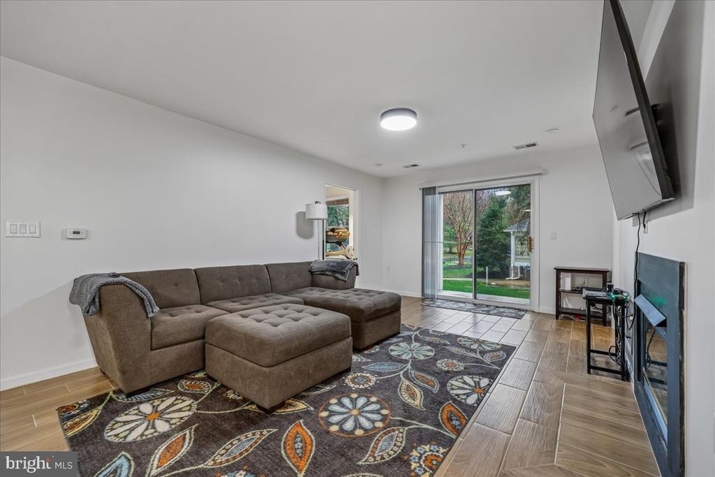 10010 Vanderbilt Circle - Photo 4