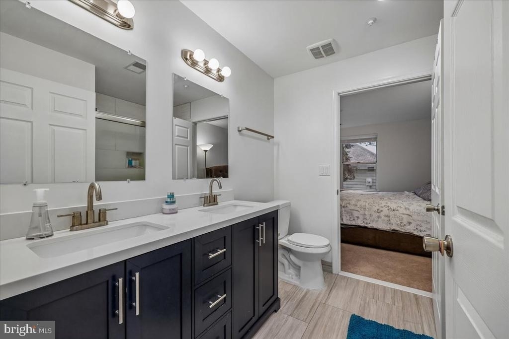 10010 Vanderbilt Circle - Photo 9
