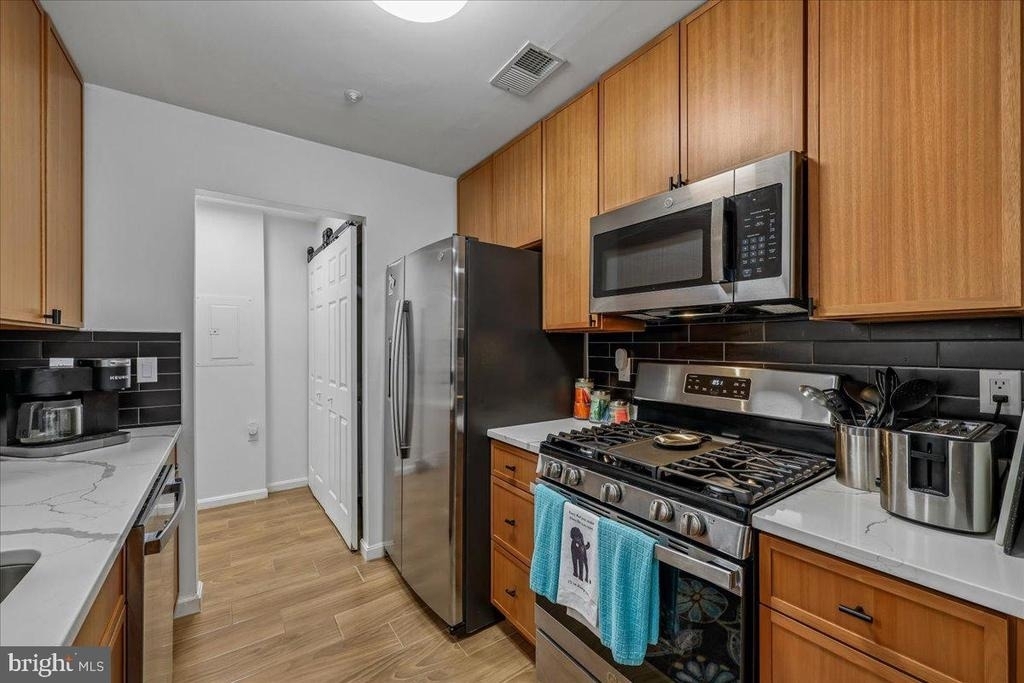 10010 Vanderbilt Circle - Photo 6