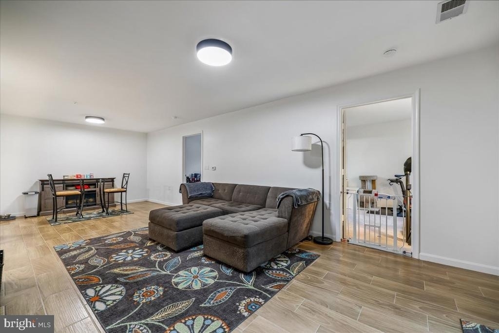 10010 Vanderbilt Circle - Photo 3