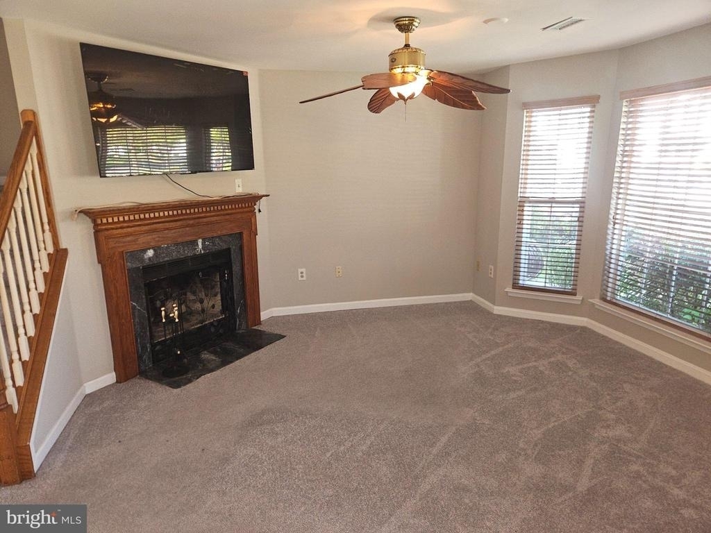 2346 Hazelwood Court - Photo 3