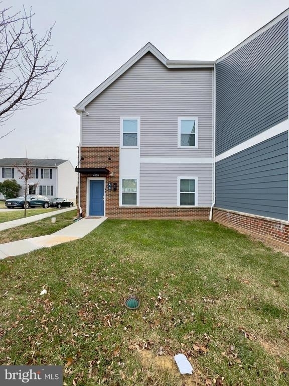 4909 Hamilton Avenue - Photo 0