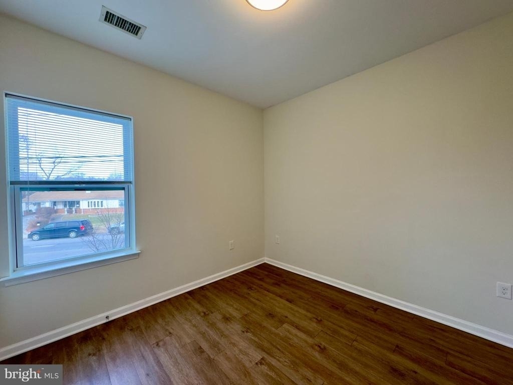 4909 Hamilton Avenue - Photo 12