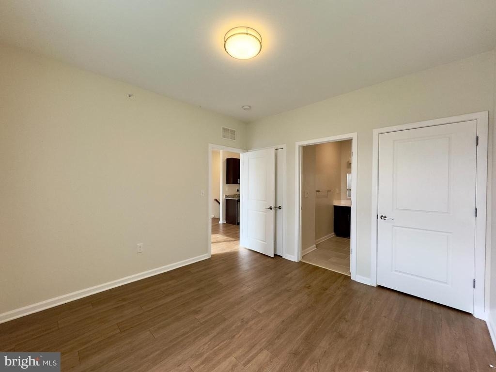 4909 Hamilton Avenue - Photo 5
