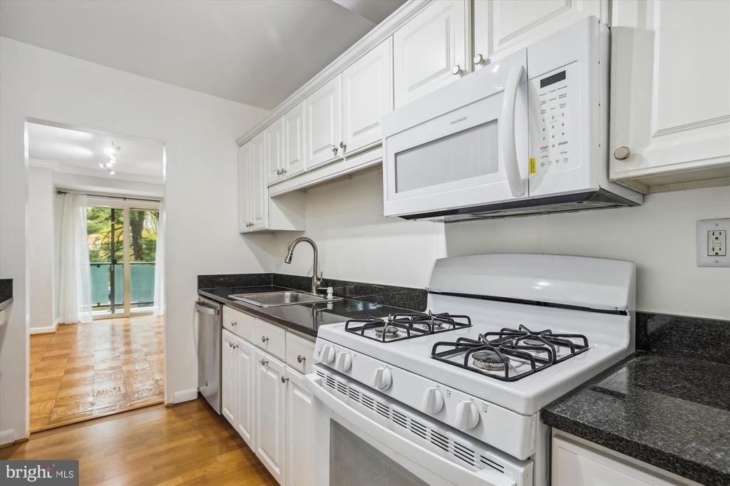4201 Cathedral Avenue Nw - Photo 13
