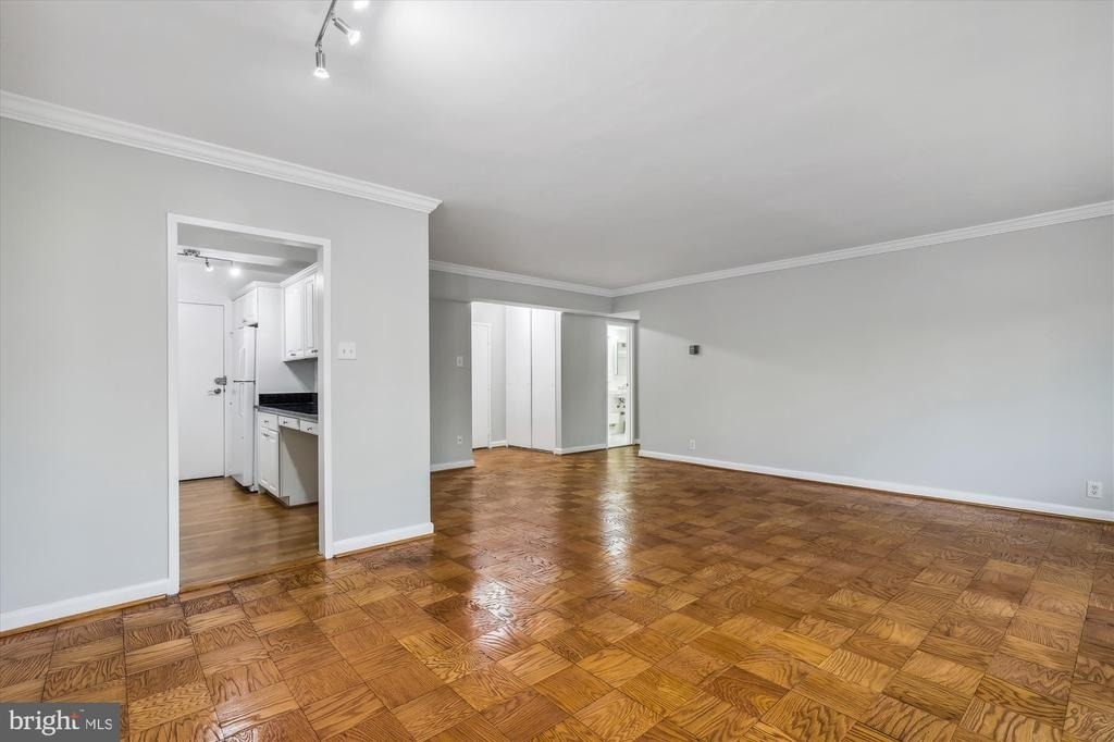 4201 Cathedral Avenue Nw - Photo 9