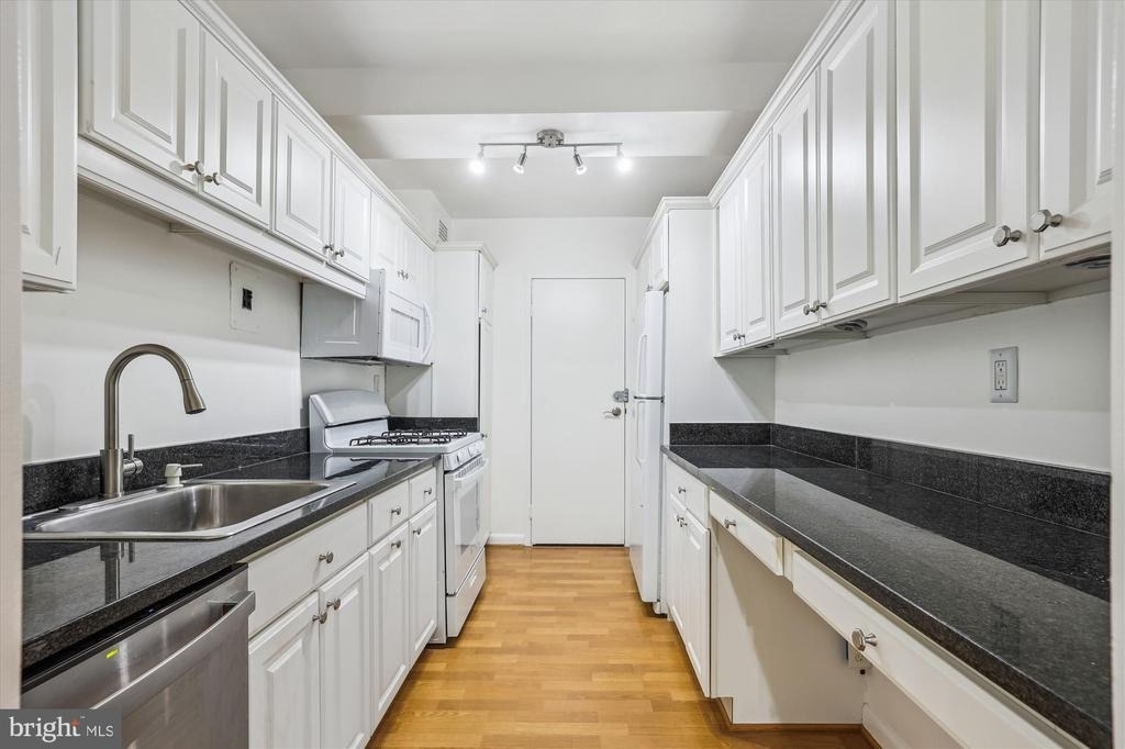 4201 Cathedral Avenue Nw - Photo 15