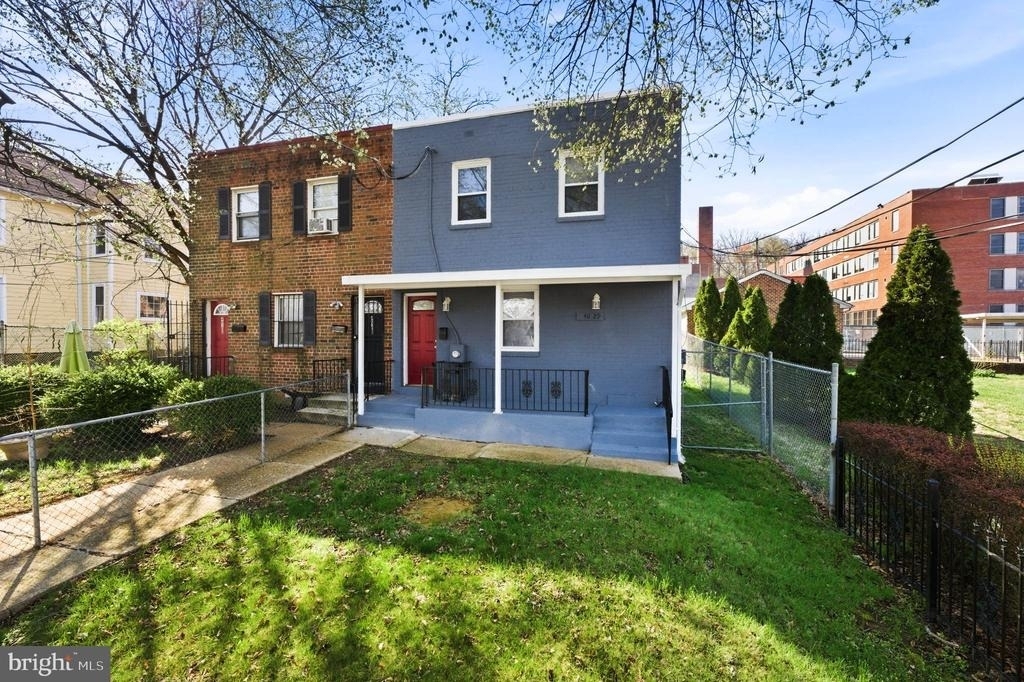 4029 Grant Street Ne - Photo 2