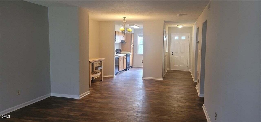 131 Kingsbury Drive - Photo 1