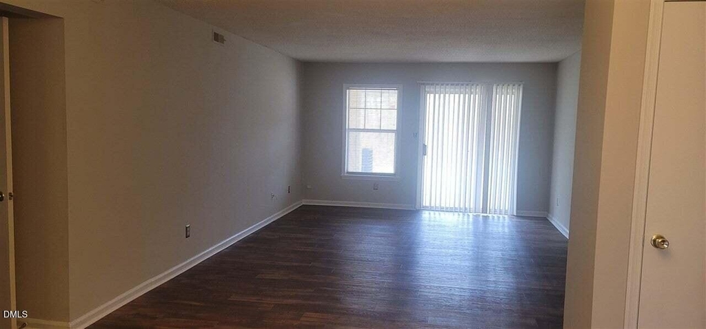 131 Kingsbury Drive - Photo 6
