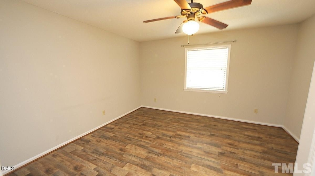 131 Kingsbury Drive - Photo 8