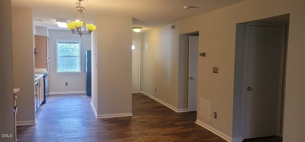 131 Kingsbury Drive - Photo 2