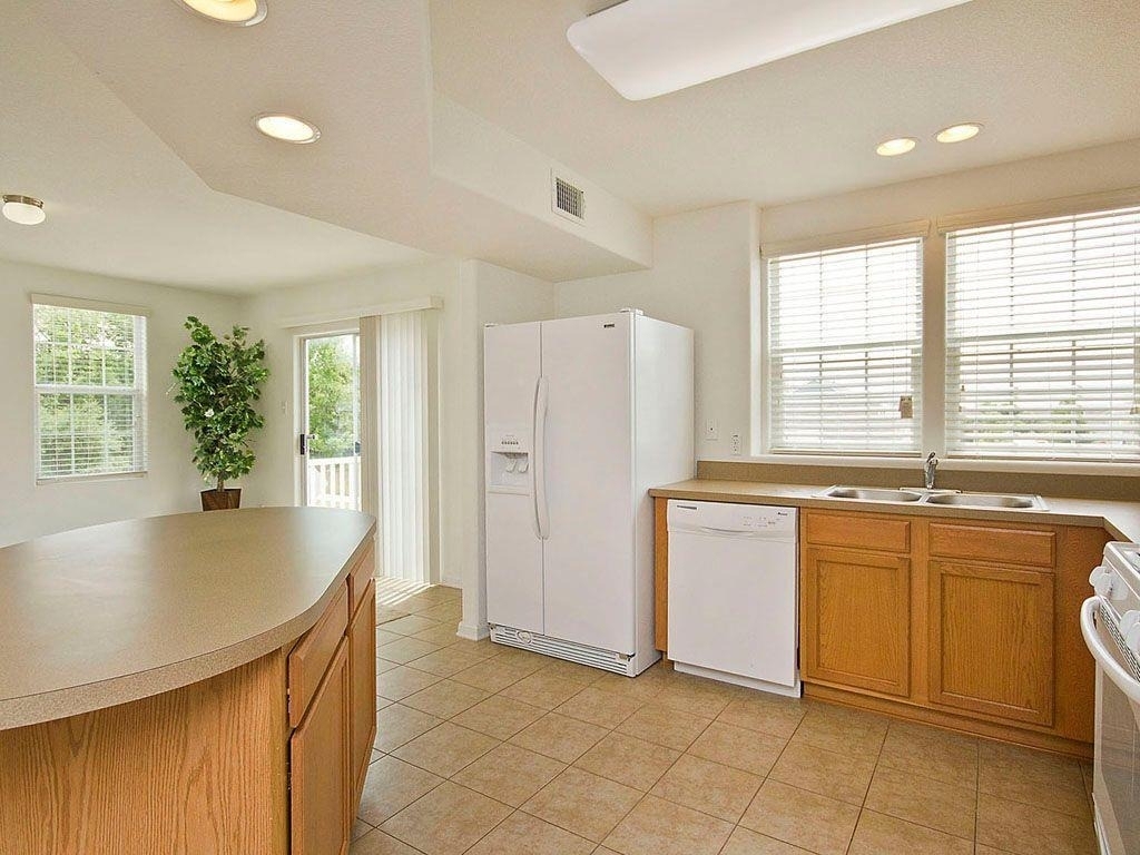 124 Trestle Tree St - Photo 2