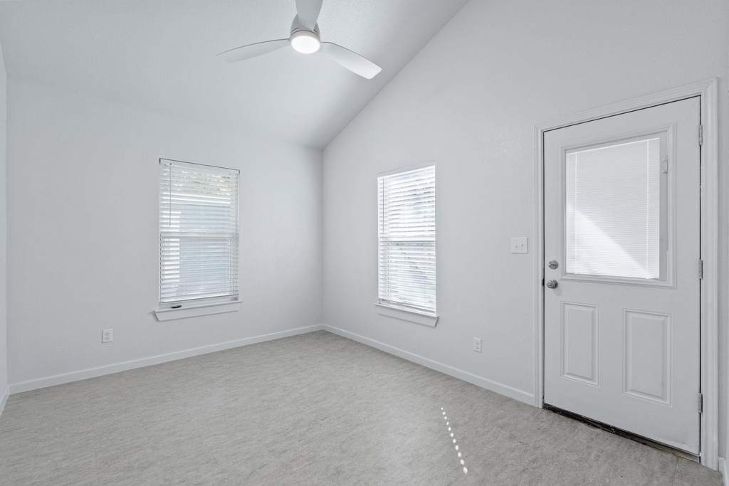105 Riverside Dr - Photo 8