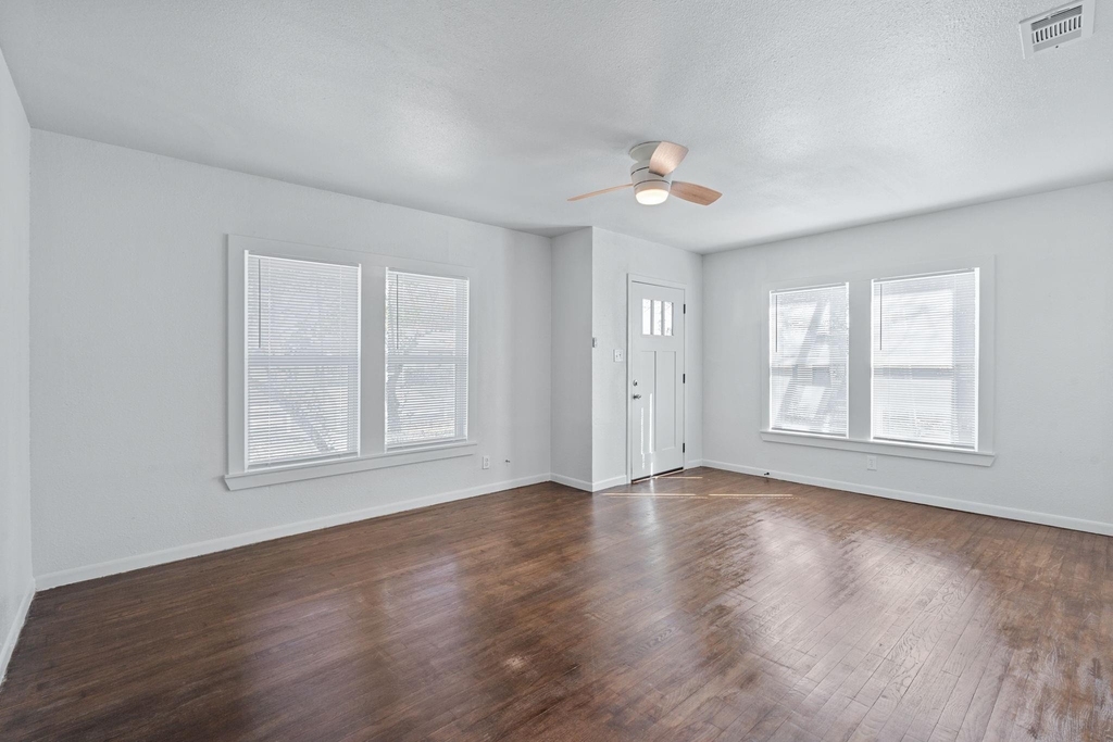 105 Riverside Dr - Photo 2