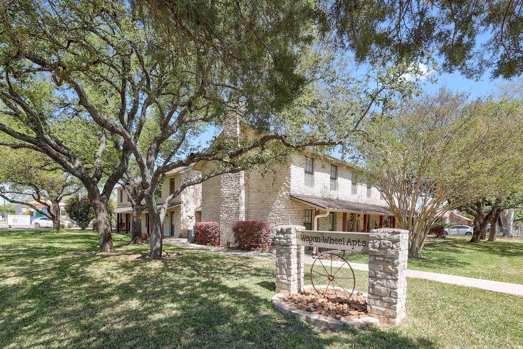 204 Northwest Dr - Photo 6