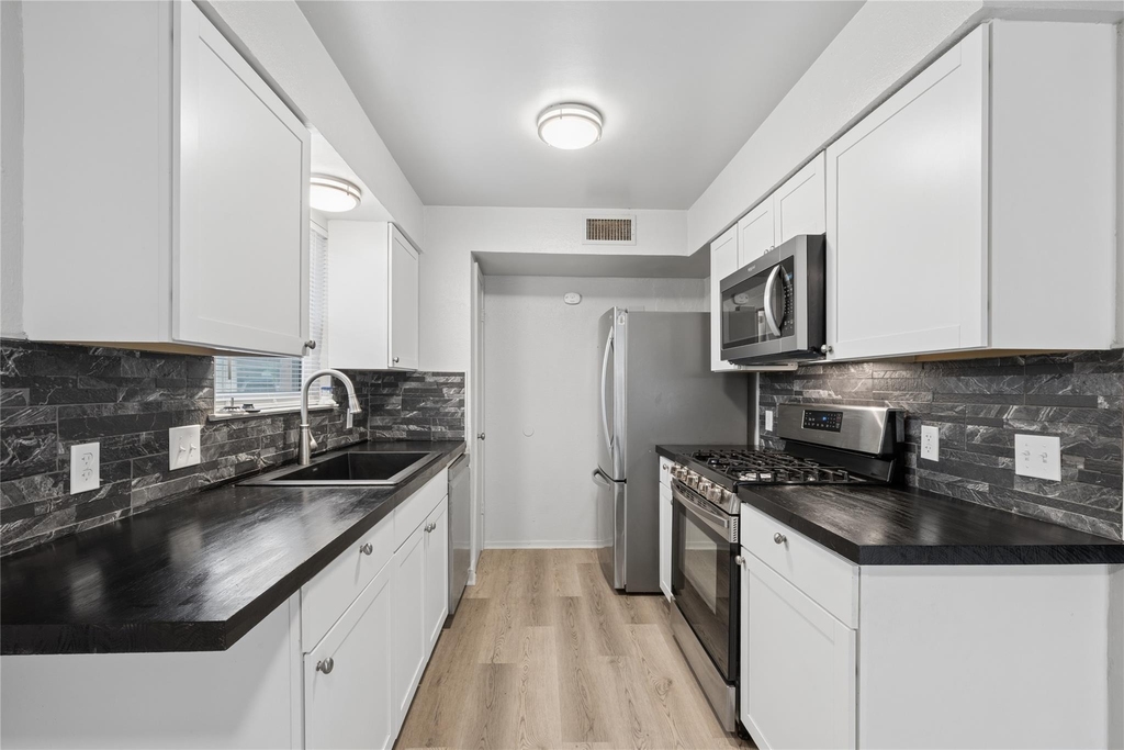 820 Sahara Ave - Photo 14