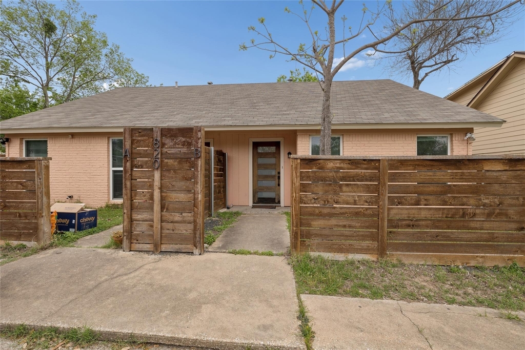 820 Sahara Ave - Photo 0