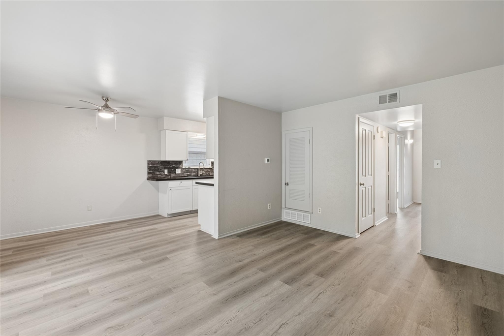 820 Sahara Ave - Photo 3