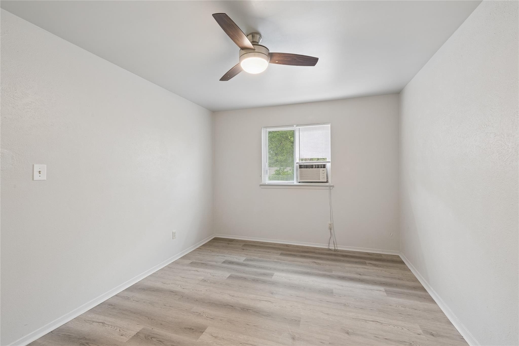 820 Sahara Ave - Photo 6