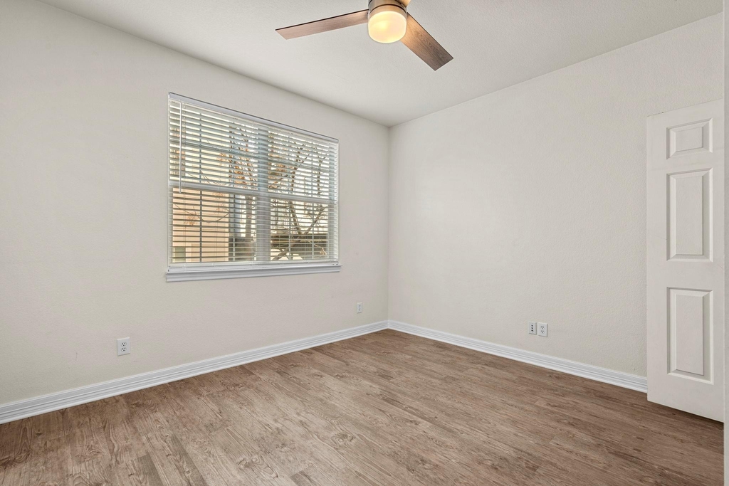 1100 W 25th St - Photo 32