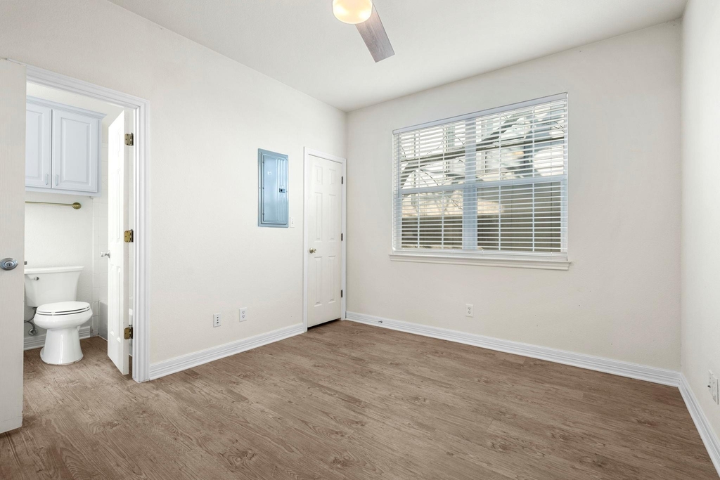 1100 W 25th St - Photo 38